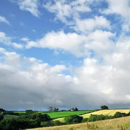 Dorset Farm Hotel 4*